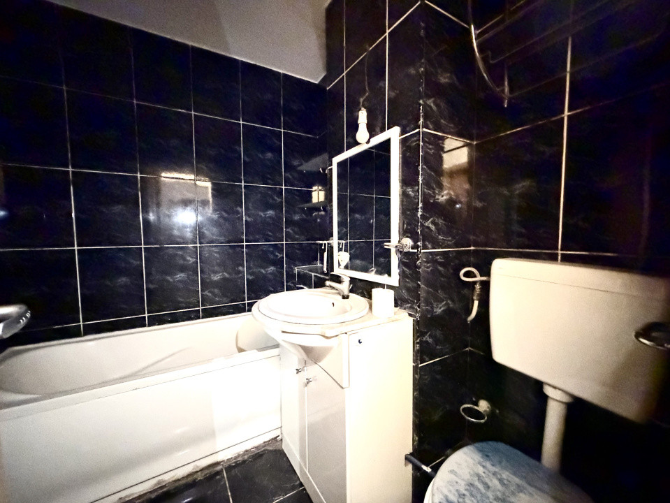 Apartament spatios, 2 camere + 1 boxa la subsol - zona Bucovina