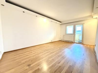 Apartament spatios, 2 camere + 1 boxa la subsol - zona Bucovina