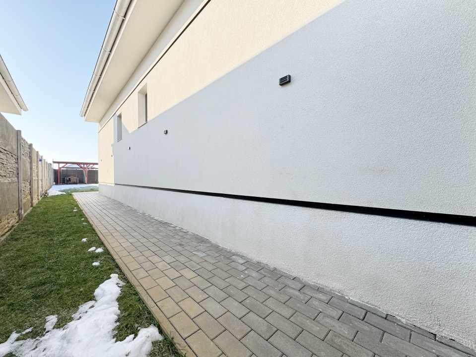 Duplex 3 camere 80mp utili+8mp terasa+anexe, 418mp teren, Mosnita Noua