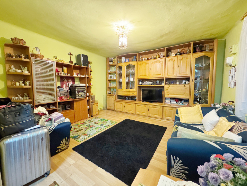 Casa 3 camere 80mp + curte individuala 372mp -zona Sagului