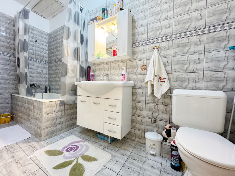 Casa 3 camere 80mp + curte individuala 372mp -zona Sagului