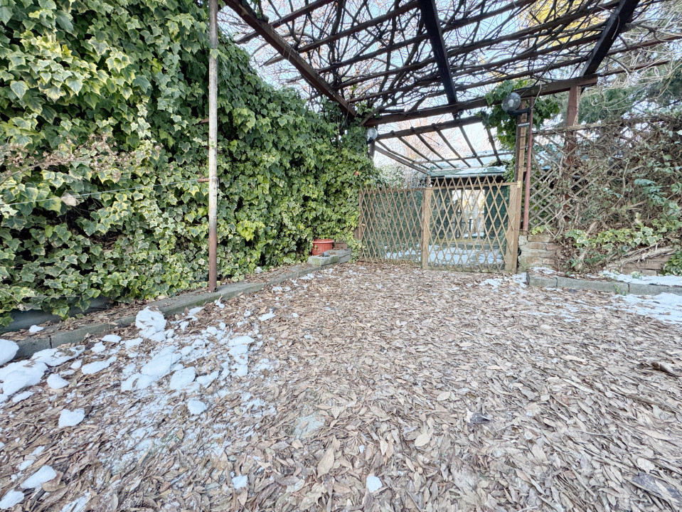 Casa 3 camere 80mp + curte individuala 372mp -zona Sagului