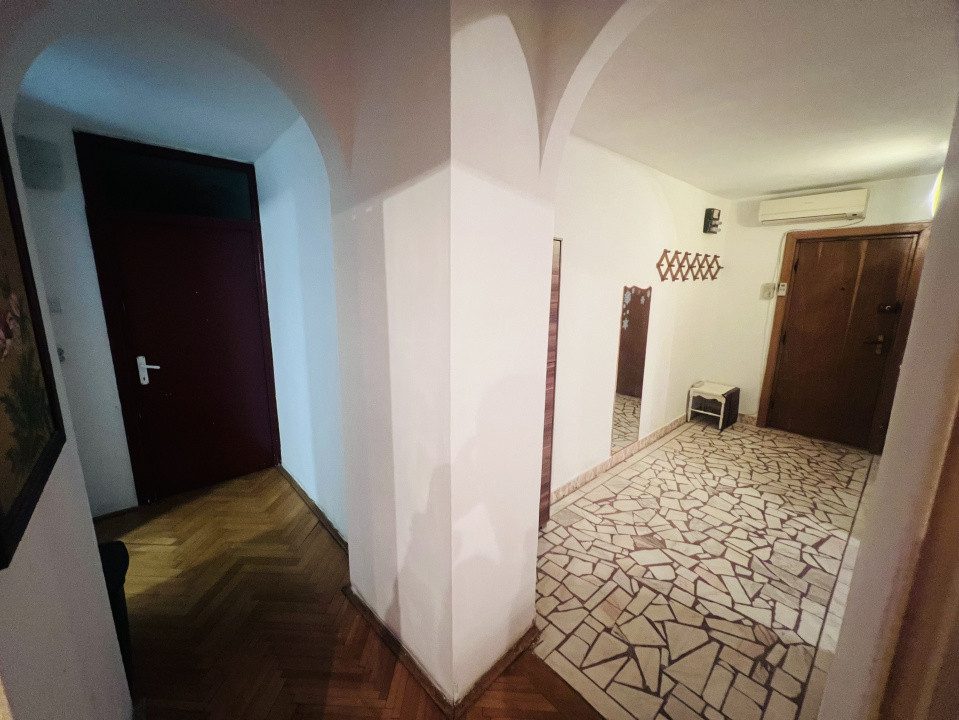Apartament cu 2 camere, 64mp, decomandat, etaj 3, centrala - zona Bucovina