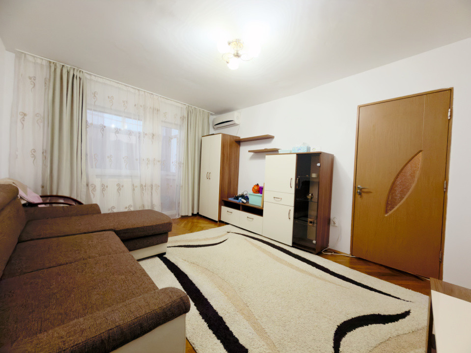 Apartament 2 camere, semidecomandat, etaj 3, zona Dambovita 
