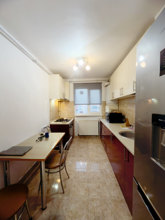 Apartament 2 camere, semidecomandat, etaj 3, zona Dambovita 