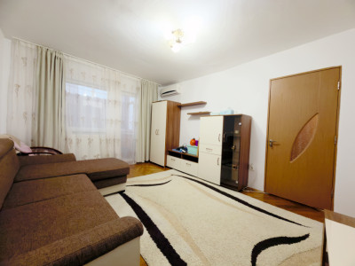 Apartament 2 camere, semidecomandat, etaj 3, zona Dambovita 