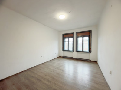 Apartament 1 camera, decomandat, parter, 41mp utili, zona Sinaia 