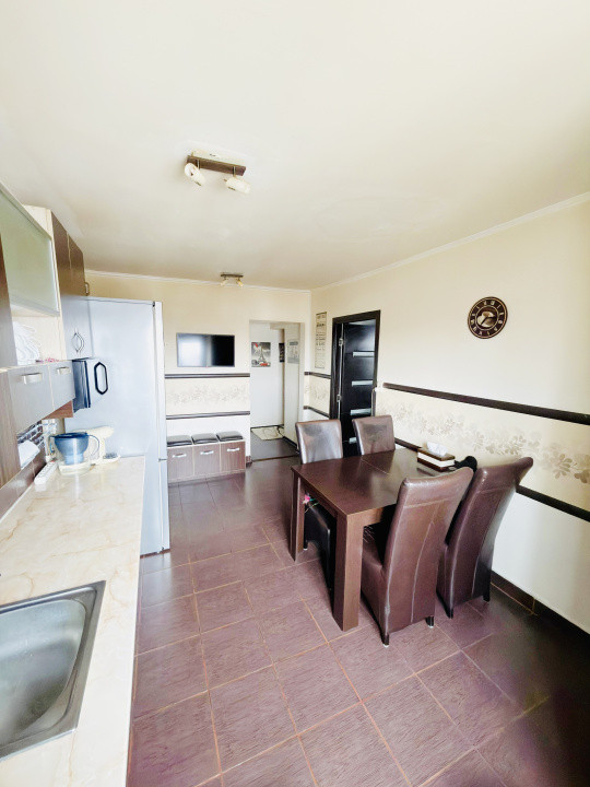 Apartament 3 camere, decomandat, 68mp, zona Spitalul Judetean 