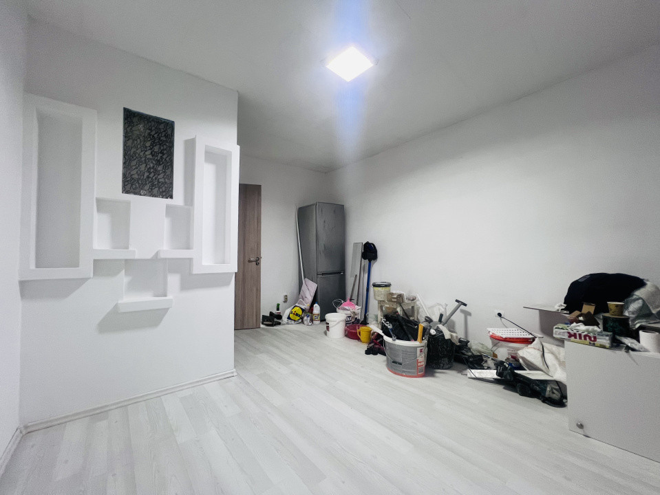  Garsoniera, 21 mp utili, renovata, etaj 4, zona Sagului- Shopping City