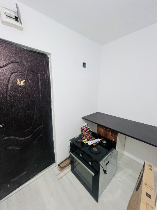  Garsoniera, 21 mp utili, renovata, etaj 4, zona Sagului- Shopping City