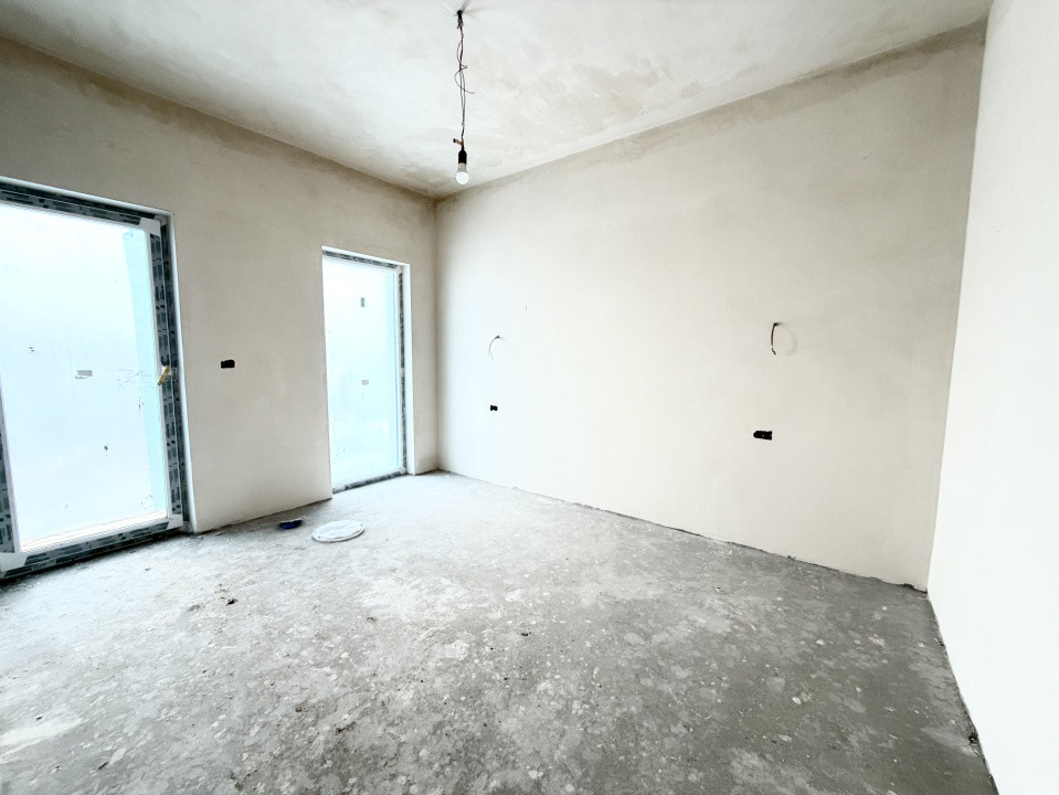 Duplex despartit prin camera tehnica, 4 camere - Giarmata 