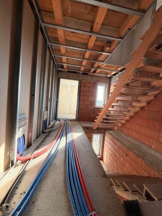 Casa 12 camere, 320 mp utili, teren 1500 mp - GATAIA