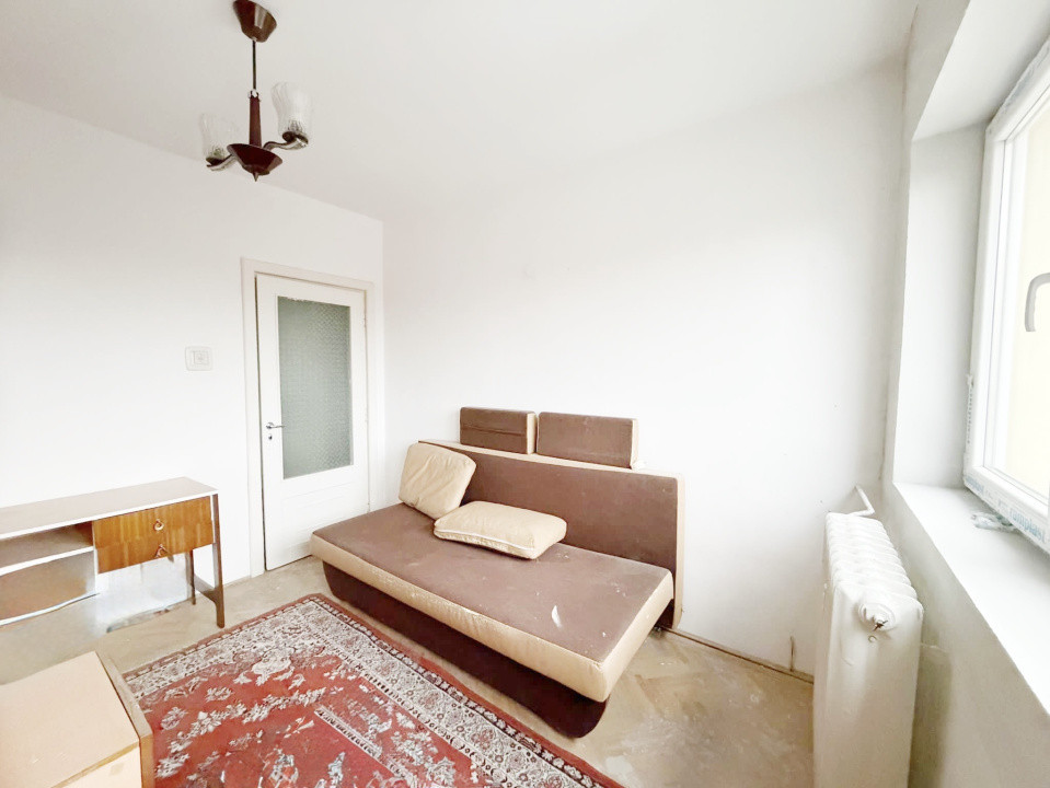 Apartament 3 camere, decomandat, 68mp, etaj 5/10 Complexul Studentesc 