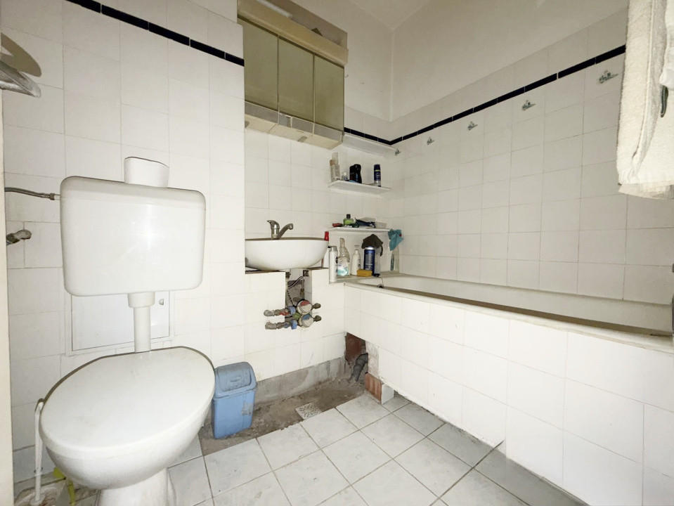 Apartament 3 camere, decomandat, 68mp, etaj 5/10 Complexul Studentesc 