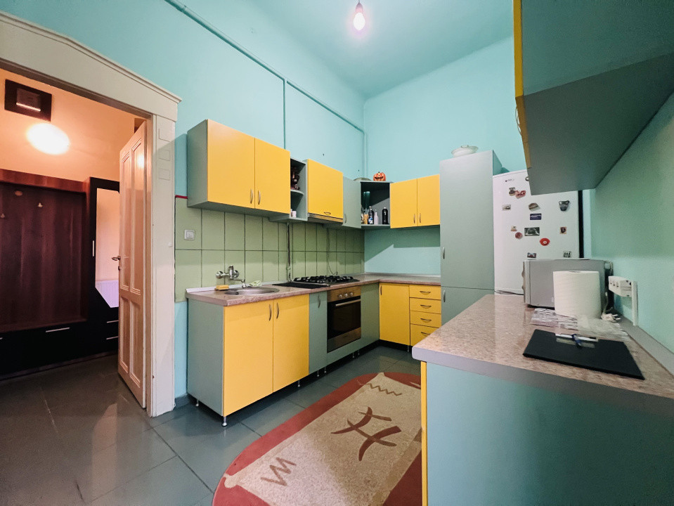 Apartament cu 2 camere, decomandat, 80mp, etaj 1 - Complex Studentesc