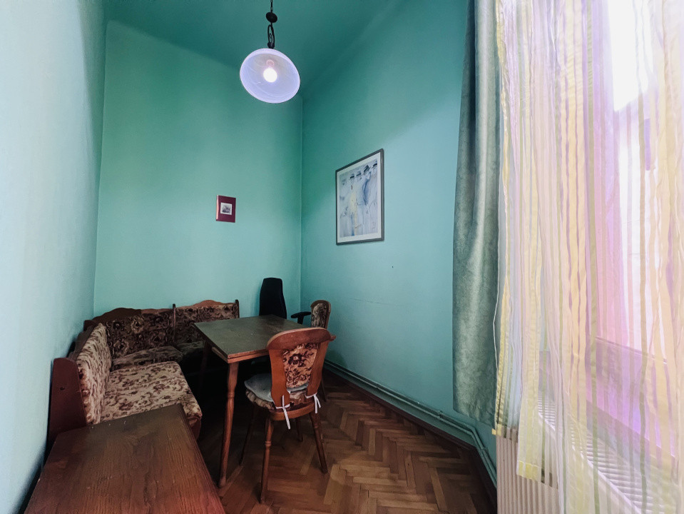 Apartament cu 2 camere, decomandat, 80mp, etaj 1 - Complex Studentesc