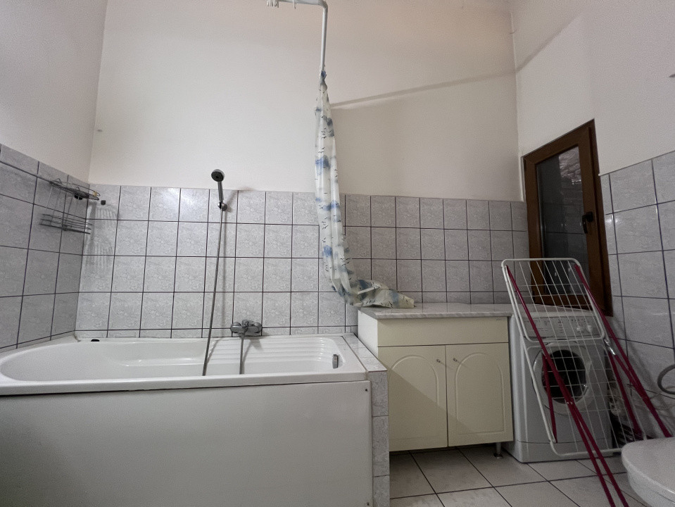 Apartament cu 2 camere, decomandat, 80mp, etaj 1 - Complex Studentesc