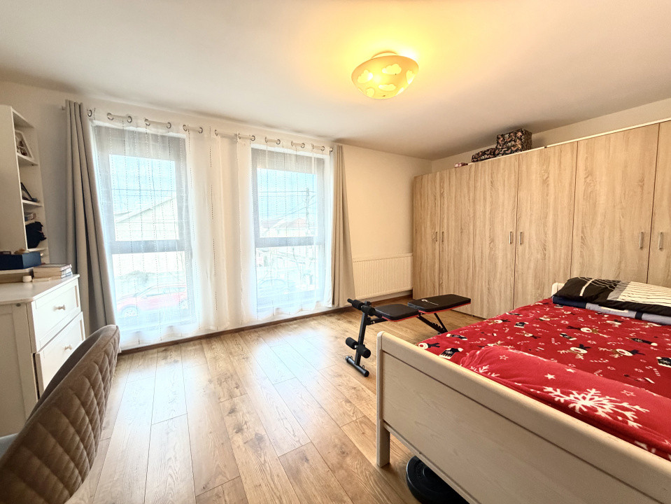 Triplex spatios pe colt, 3 camere, 94 mp utili, 250 mp teren - Dumbravita