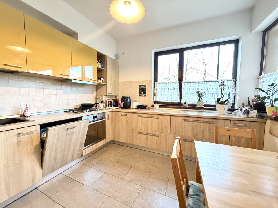 Triplex spatios pe colt, 3 camere, 94 mp utili, 250 mp teren - Dumbravita