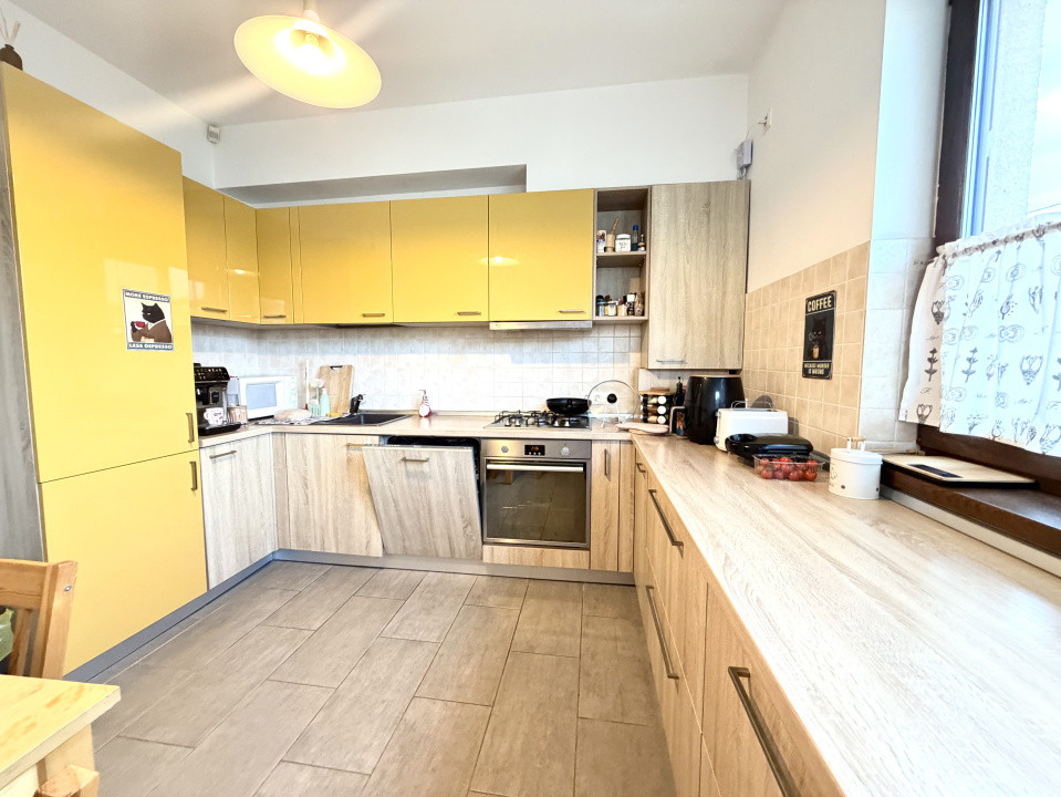 Triplex spatios pe colt, 3 camere, 94 mp utili, 250 mp teren - Dumbravita