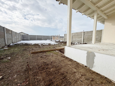Duplex 4 camere, 110mp utili + 15mp terasa, 300mp teren - Mosnita Noua