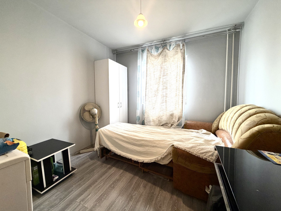 Garsoniera renovata, 15 mp utili, etaj 3, renovata - Zona AEM