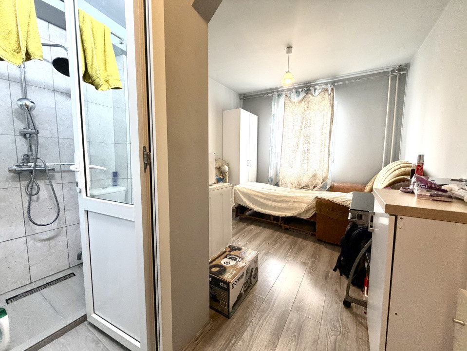 Garsoniera renovata, 15 mp utili, etaj 3, renovata - Zona AEM