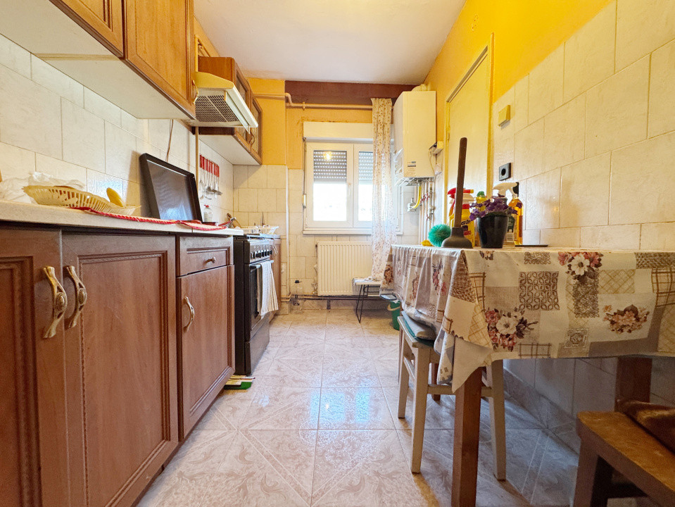 Apartament 3 camere decomandat 70mp+5mp balcon, etaj3/4-Gheorghe Lazar