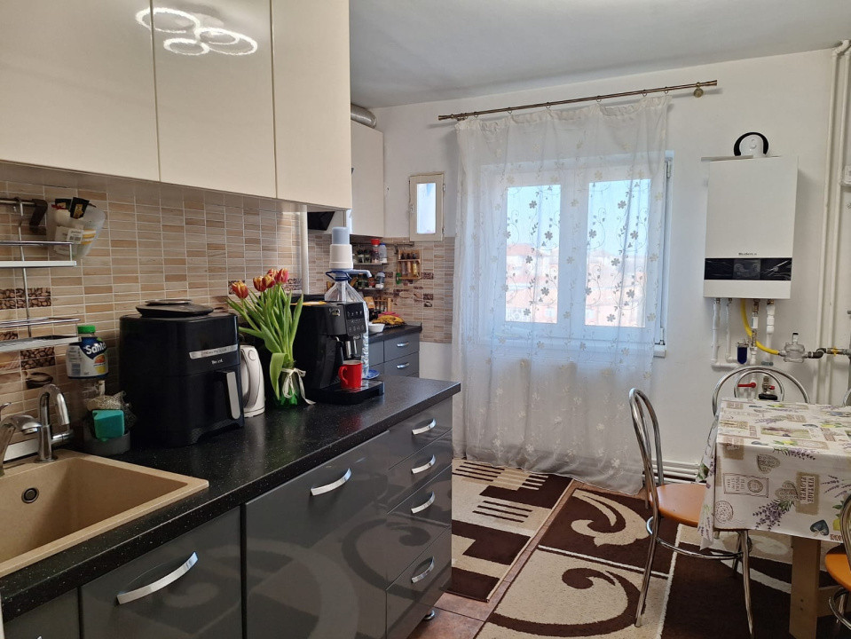 Apartament 4 camere, decomandat, 90 mp utili + 2 balcoane - Iulius Mall