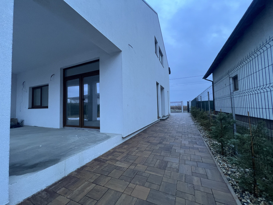 Duplex 5 camere, P+M, 122 mp utili, 390 mp teren - Mosnita Noua