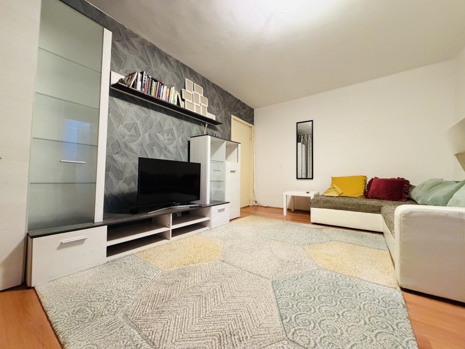 Apartament 3 camere,  semidecomandat, 50 mp, parter, zona Dacia