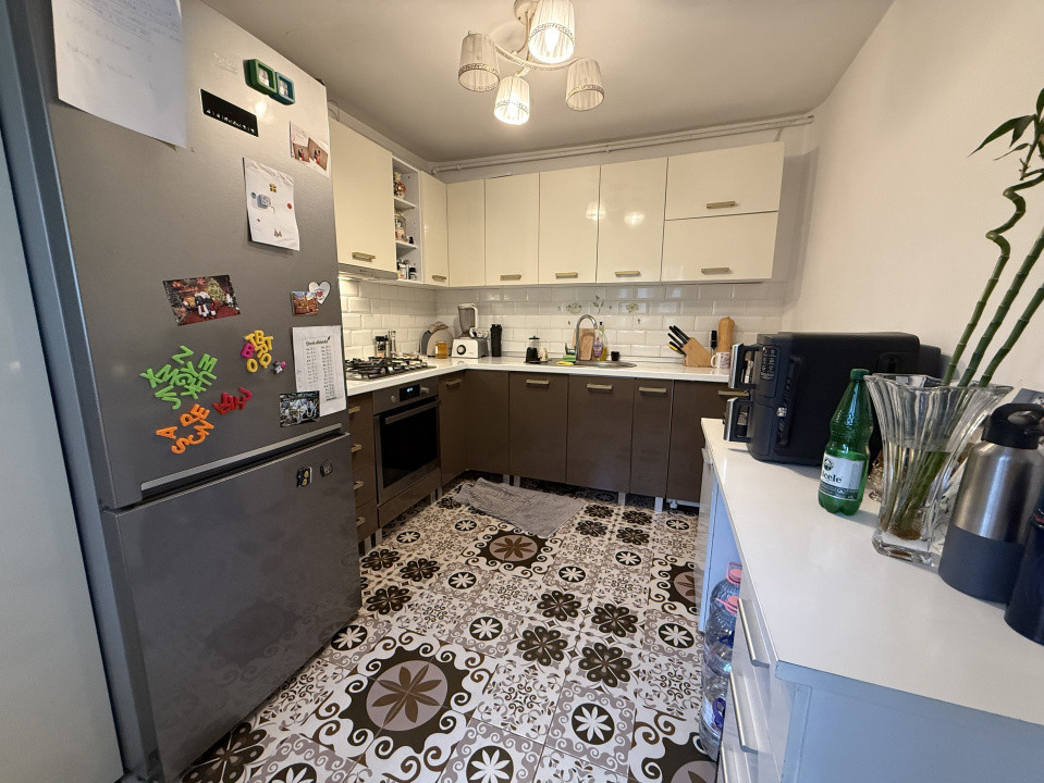 COMISION 0% Apartament 3 camere, decomandat, parter - Shopping City