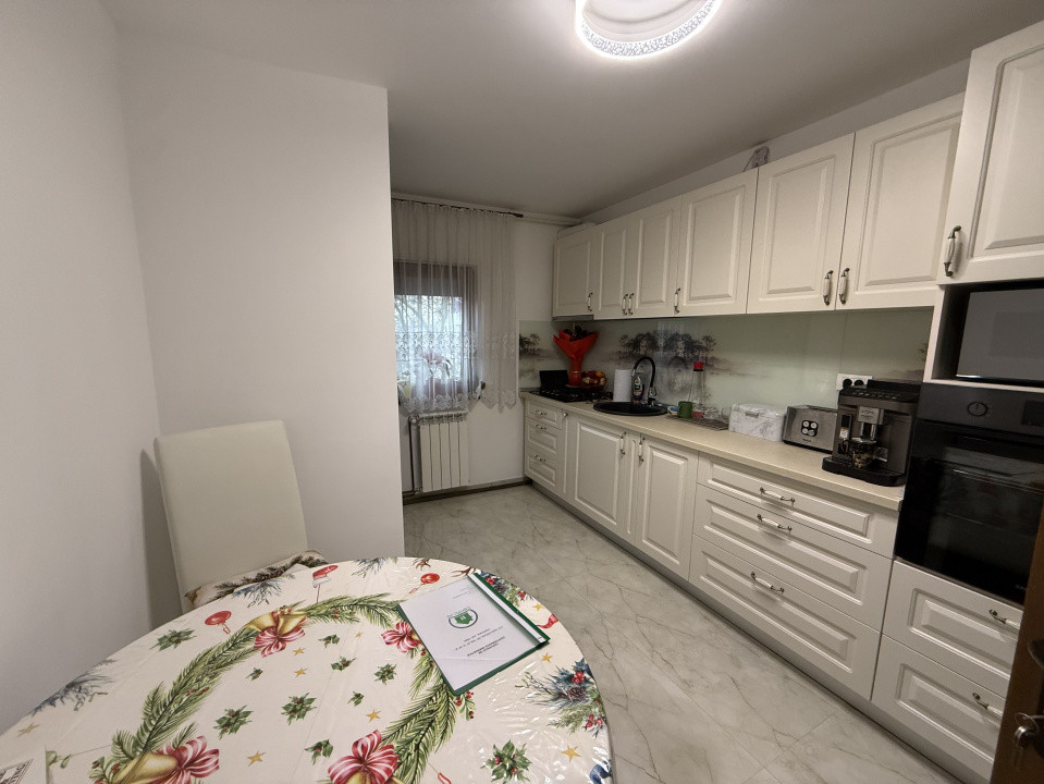Apartament 4 camere, decomandat, etaj 3, mobilat si utilat - Baba-Dochia