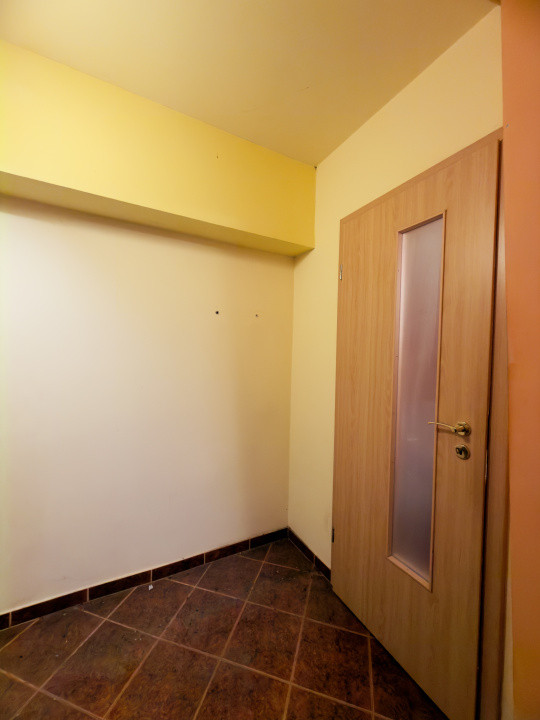 Garsoniera  18mp utili, parter, pozitie excelenta, zona Lipovei 