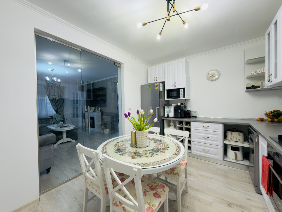 Casa individuala 4 camere, mobilata modern, teren 404mp in Utvin 