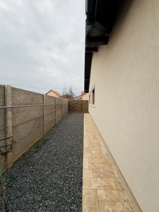 Casa individuala 4 camere, mobilata modern, teren 404mp in Utvin 