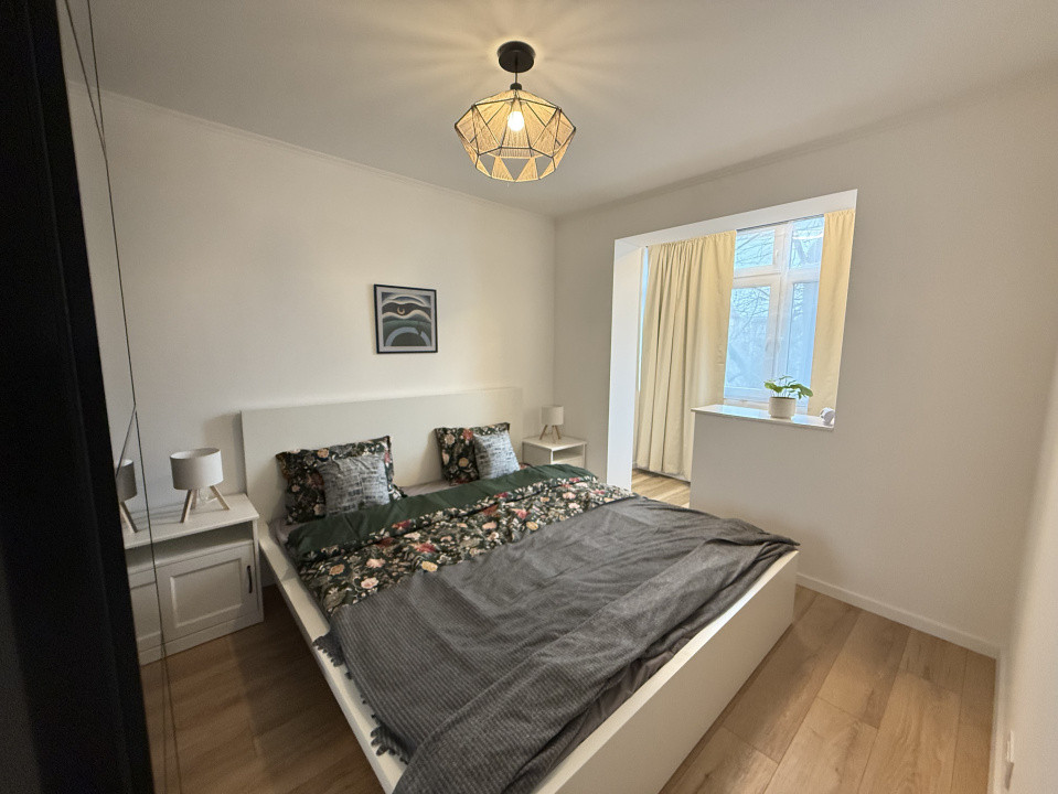 Apartament 4 camere, decomandat, etaj 3 - Zona Cetatii