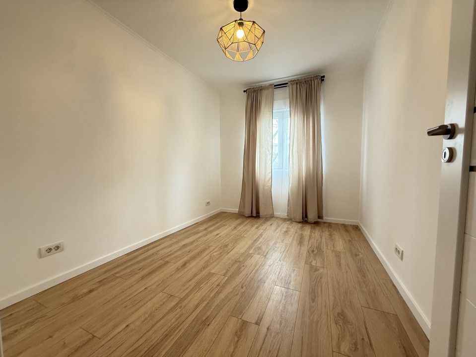 Apartament 4 camere, decomandat, etaj 3 - Zona Cetatii