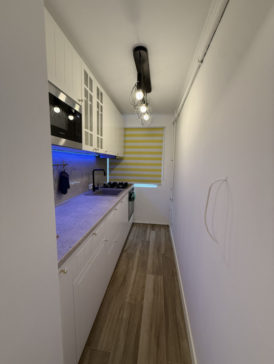 Apartament 4 camere, decomandat, etaj 3 - Zona Cetatii