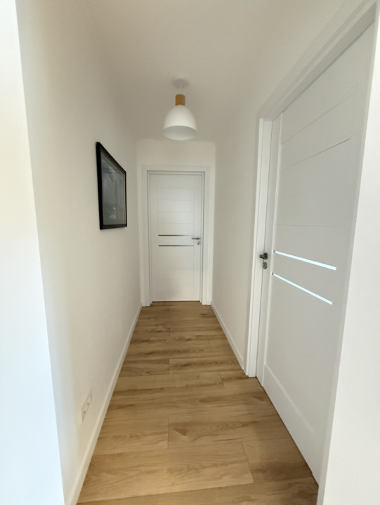 Apartament 4 camere, decomandat, etaj 3 - Zona Cetatii