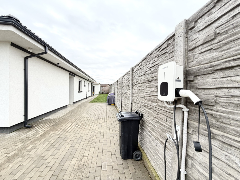 Duplex modern cu 3 camere, 100 mp utili + anexe - Ghiroda 