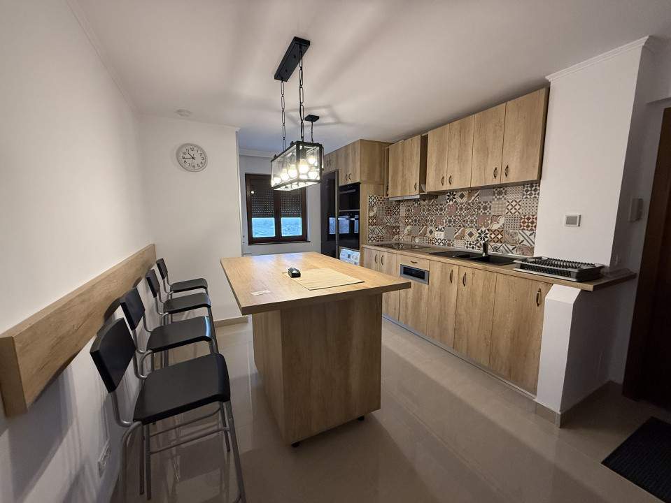 Apartament 3 camere, 73 mp, complet renovat - zona Garii