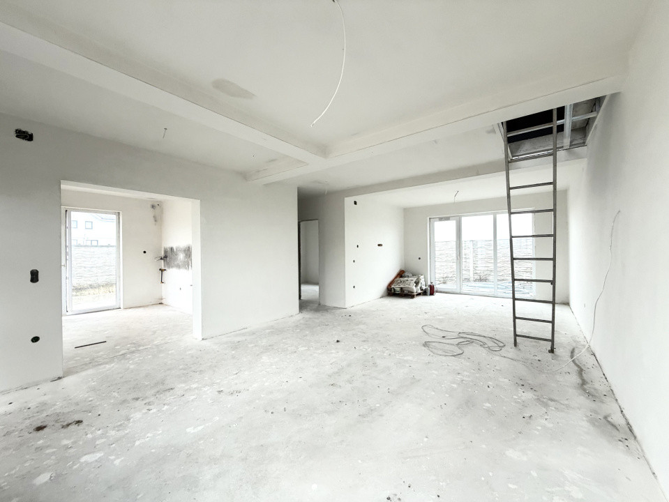 Triplex 4 camere, 140 mp utili, 330 mp teren - Sanandrei