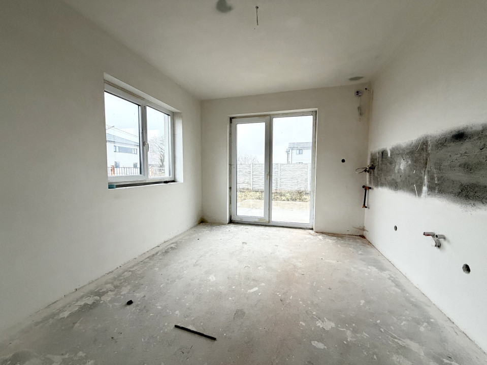 Triplex 4 camere, 140 mp utili, 330 mp teren - Sanandrei