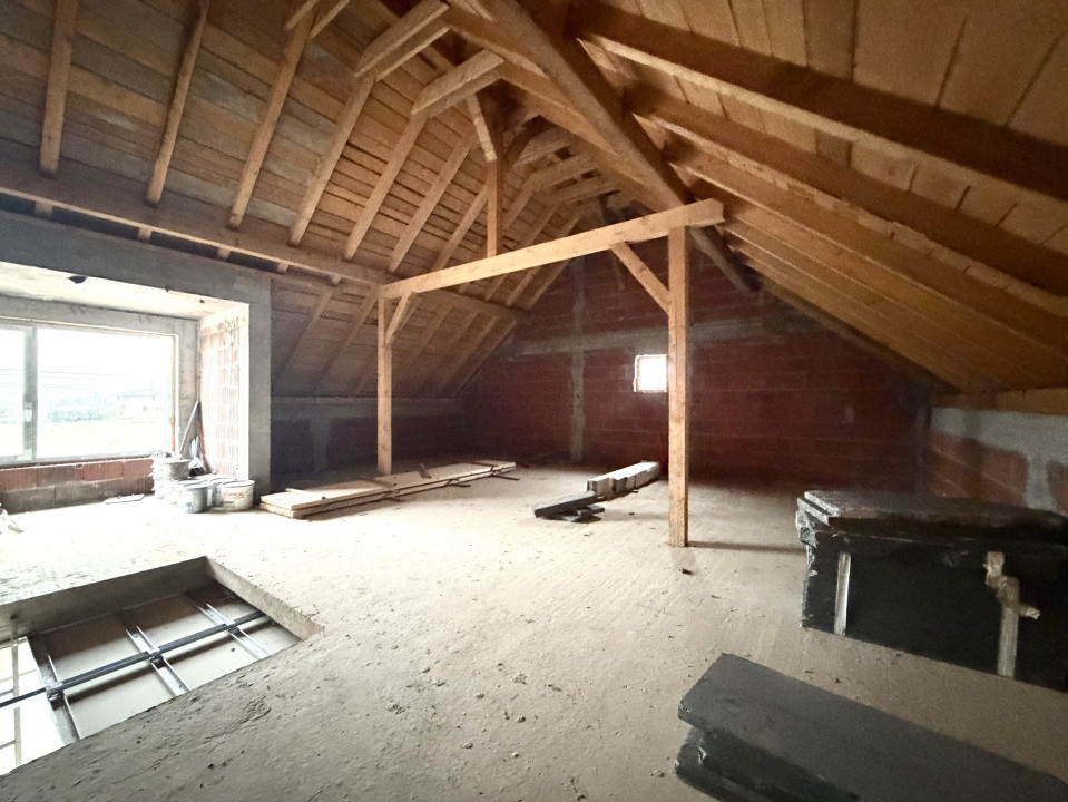 Triplex 4 camere, 140 mp utili, 330 mp teren - Sanandrei