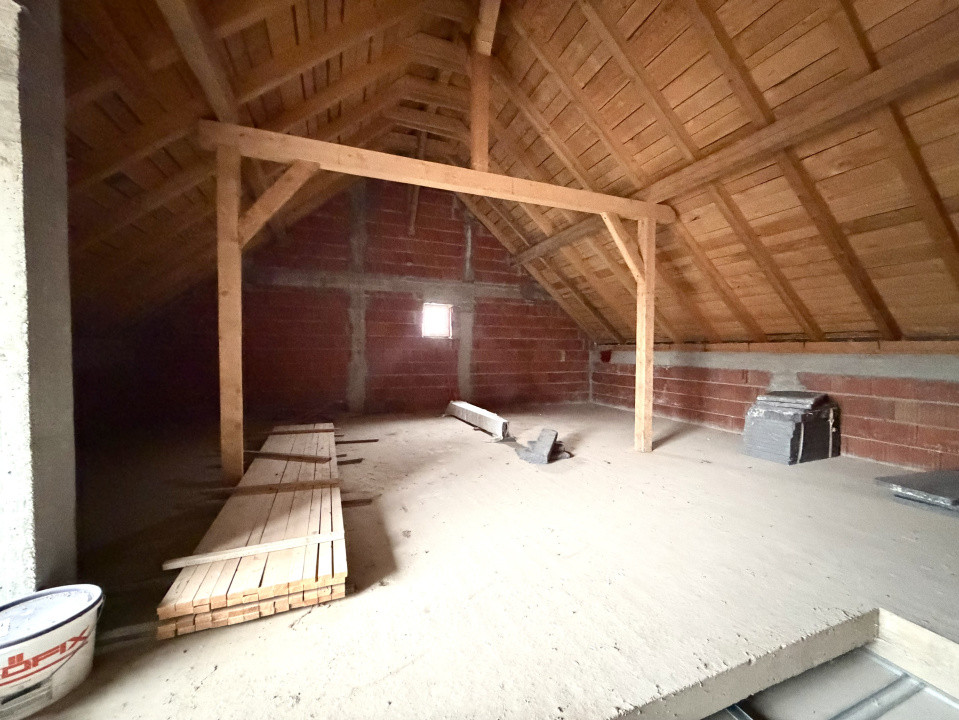 Triplex 4 camere, 140 mp utili, 330 mp teren - Sanandrei