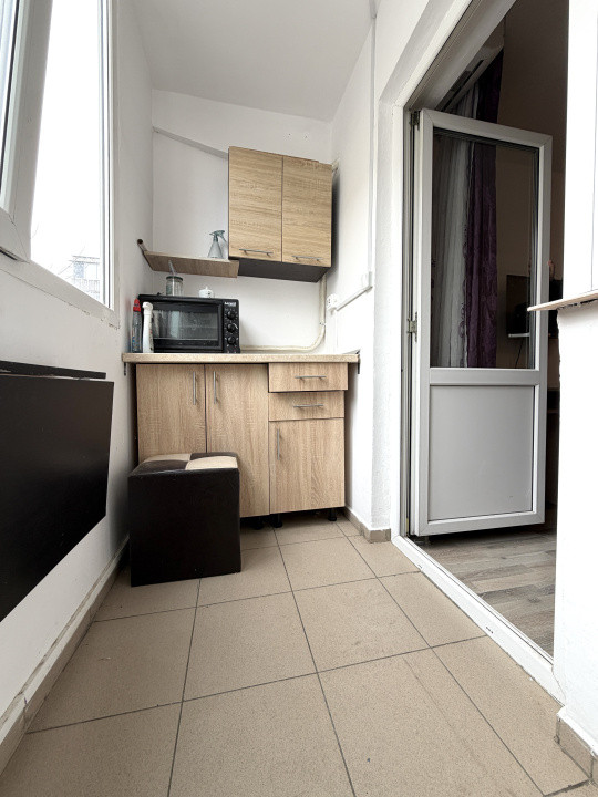 Garsonieră 21mp, etaj 1, renovata complet,balcon cu bucătărie-Buziasului