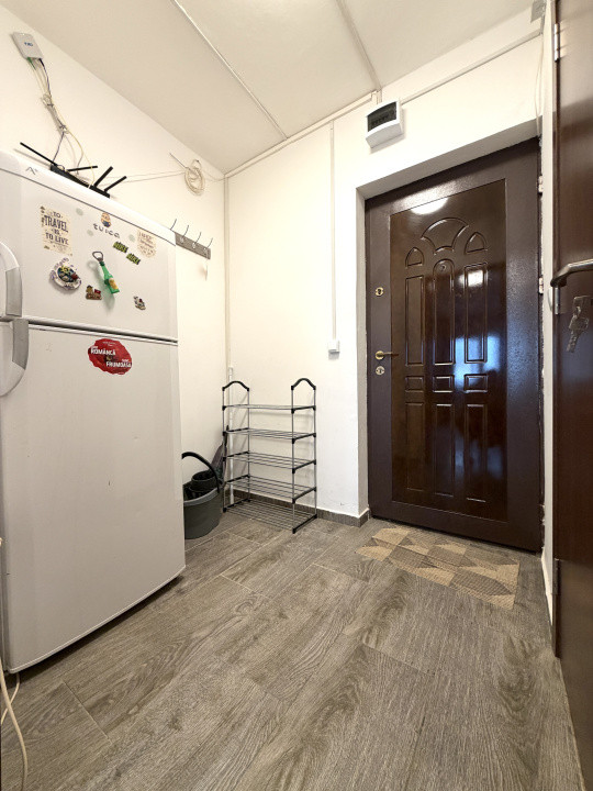 Garsonieră 21mp, etaj 1, renovata complet,balcon cu bucătărie-Buziasului