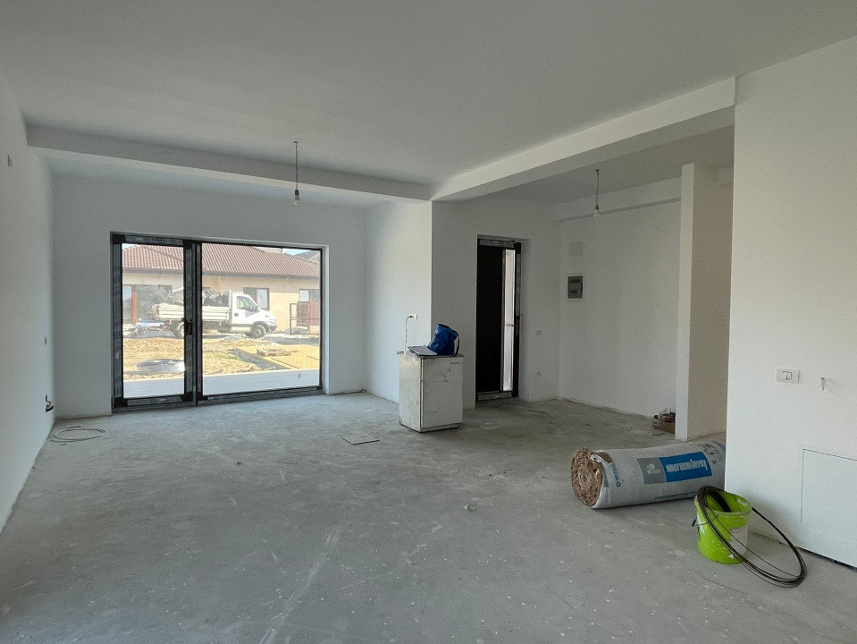 Duplex pe parter 4 camere - Mosnita Noua