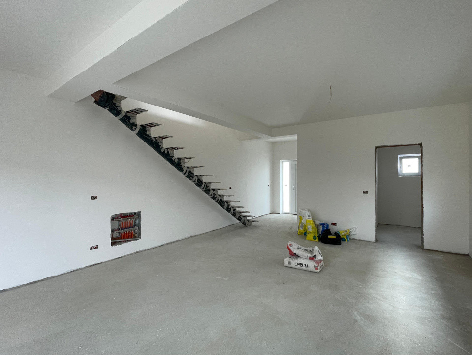 Duplex 4 camere la asfalt Calea Medves